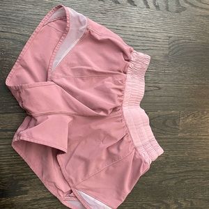 Mauve Hotty Hot lululemon 2.5 inch shorts